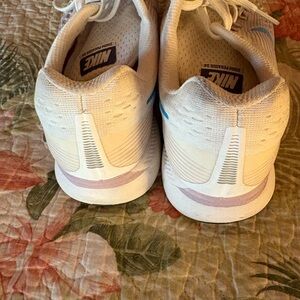 Nike Athletic Shoes in White and Pink